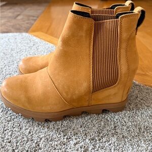 Sorel Women's Joan Rhapsody waterproof leather Chelsea boot wedges 8.5